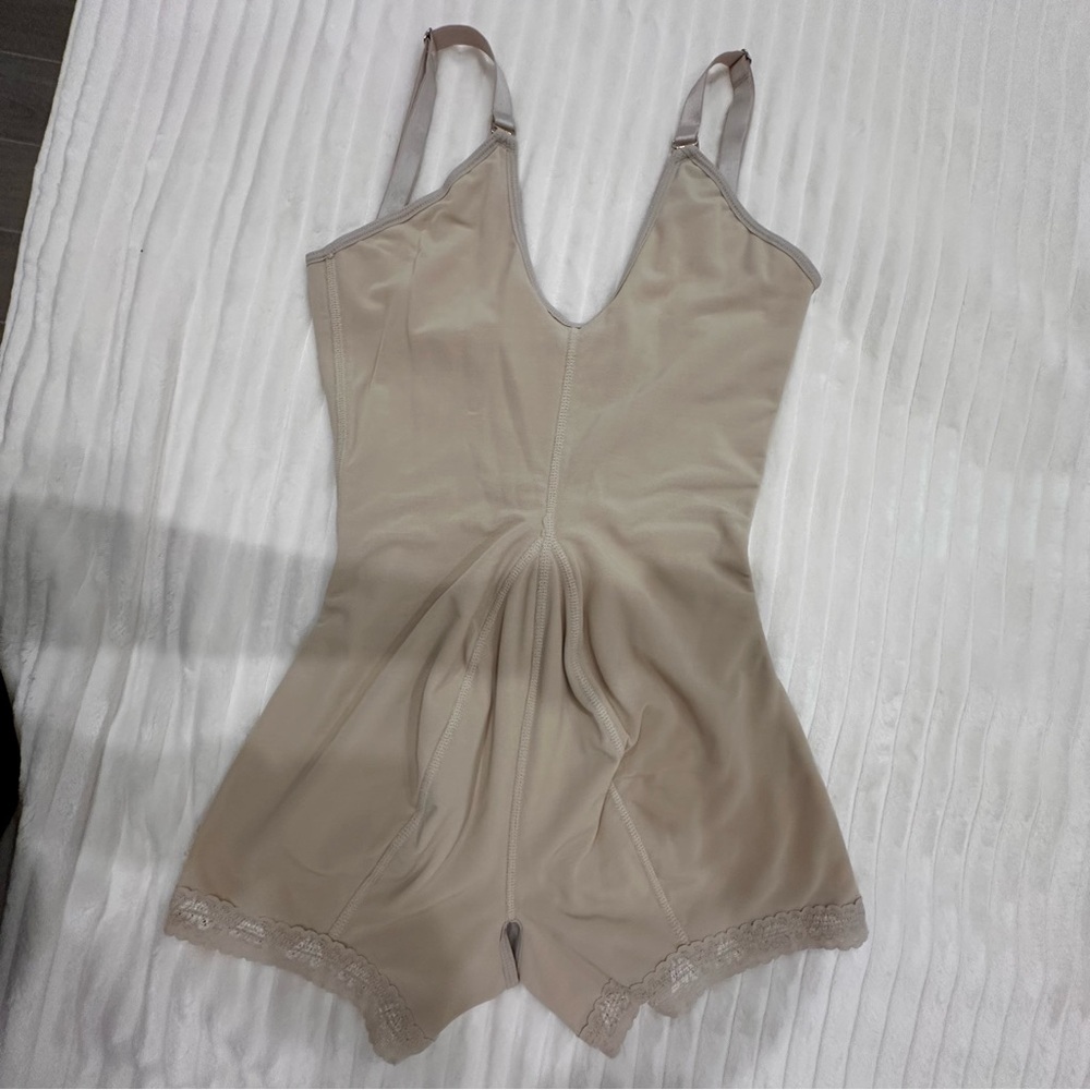 Ann Michell 1041 Titi High Compression Knee Length Shapewear Beige Size L - NWT - Picture 2 of 10